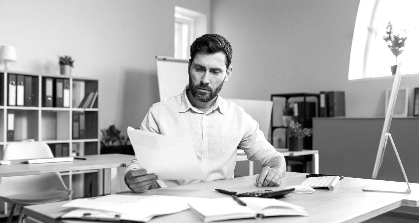 Partecipanti al lavoro su pianificazione budget eventi